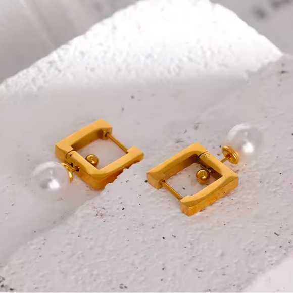 NWOT Classy/Elegant Stainless Steel Square Hoop Earrings
Faux Pearls in Gold - Picture 6 of 12